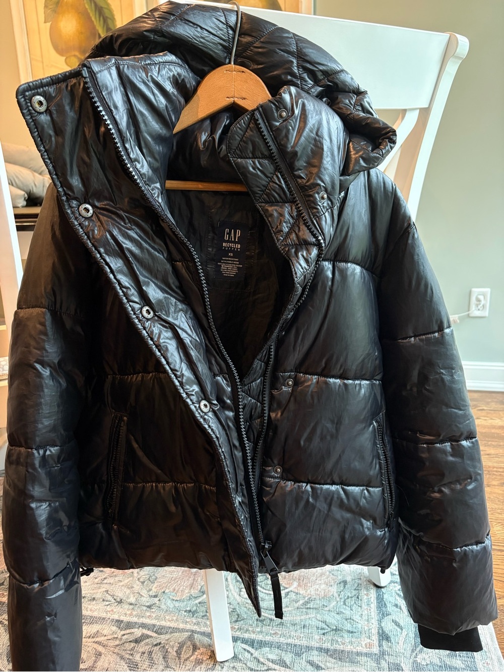 Woman’s black Gap Puffer Hooded Jacket - Women